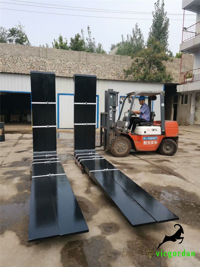 On September 15th, 2017 1 sets 70 ton fork is going to our dealer yard