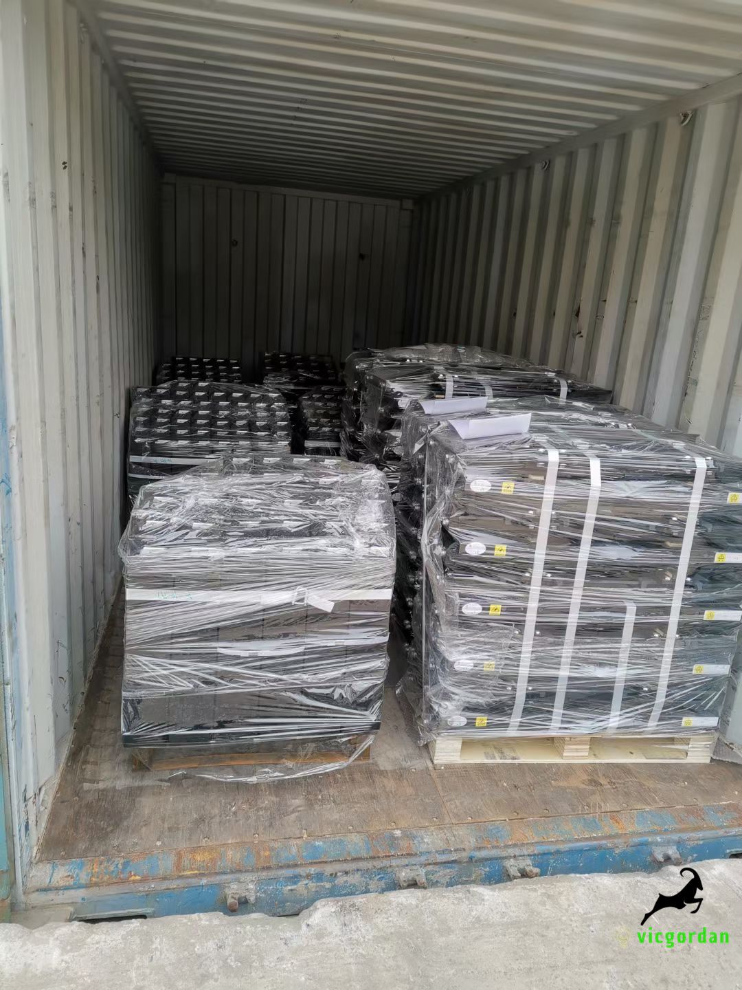 40 sets three class sideshift for 3 ton forklift is ready for our customer They are also need 40 set forks together. Thanks for trust.