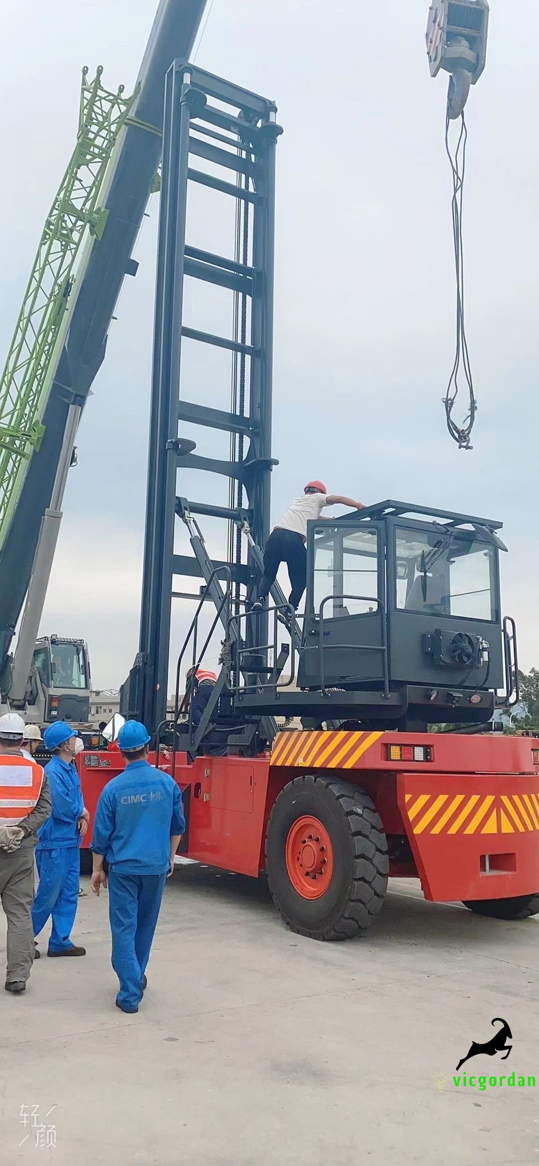 On June 3, 2018 Vicgordan 9 ton empty container handler with 6h is going to our customer’s container yard.