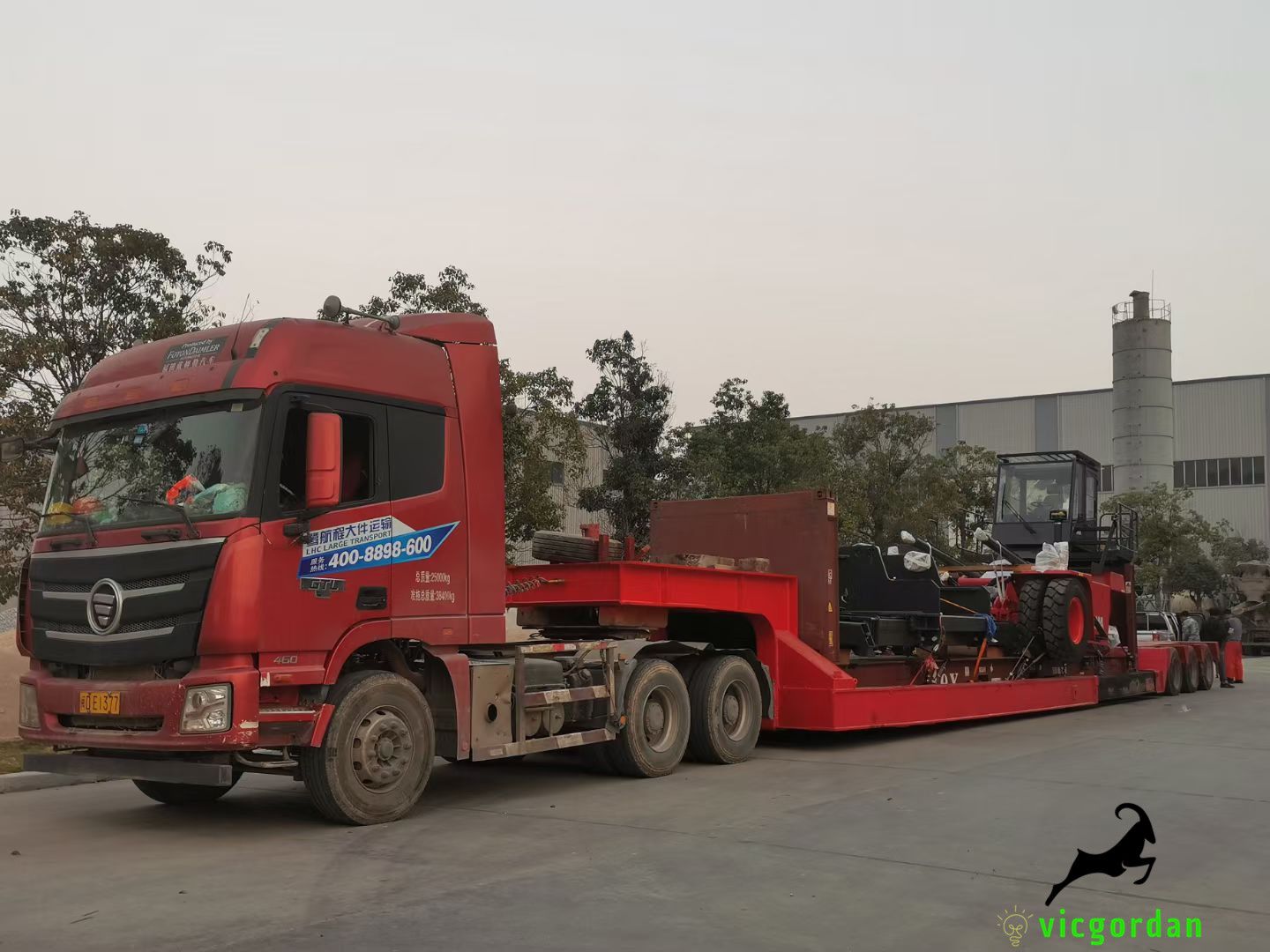 On August 9, 2017 Vicgordan 9 ton empty container handler with 7 h is going to America with Cummins engine to our customer’s container yard.