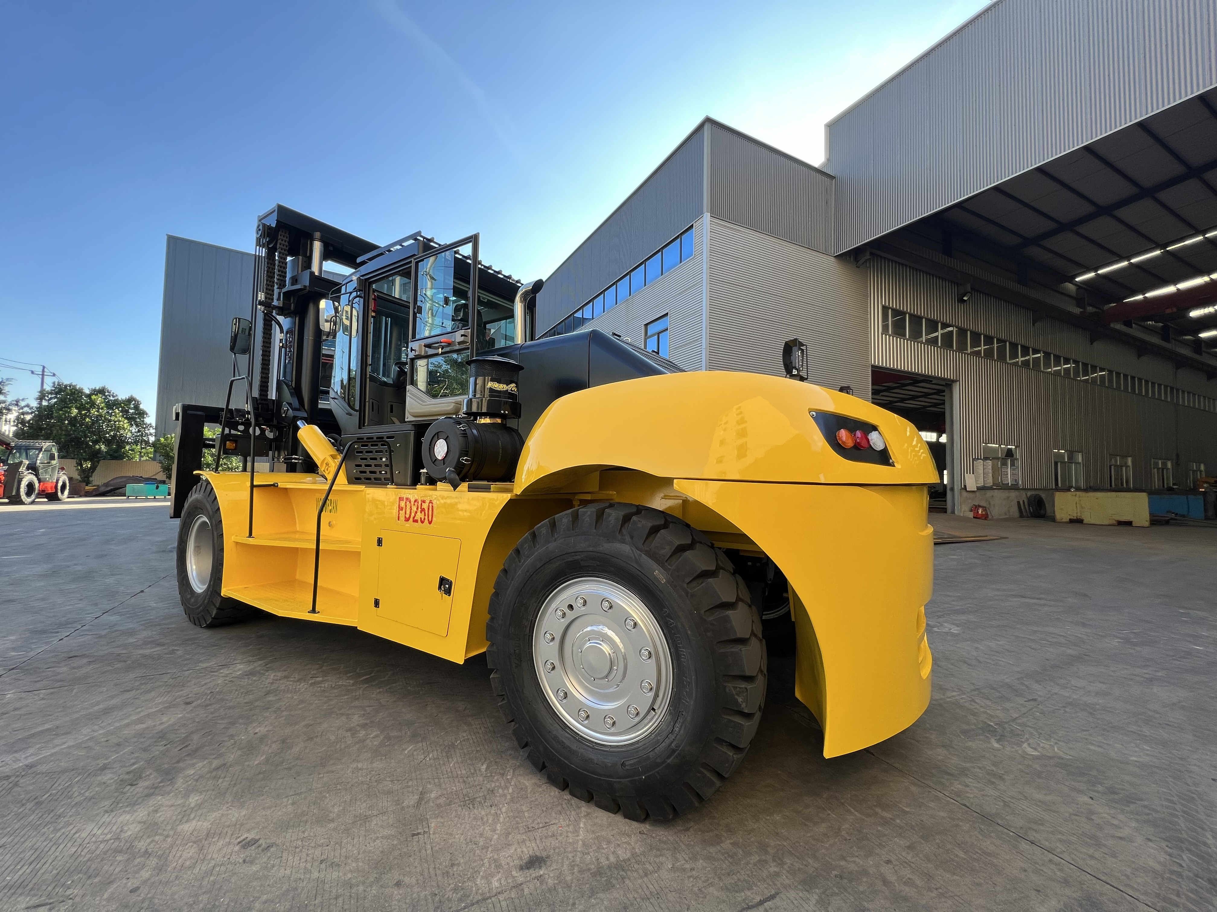 25 ton forklift