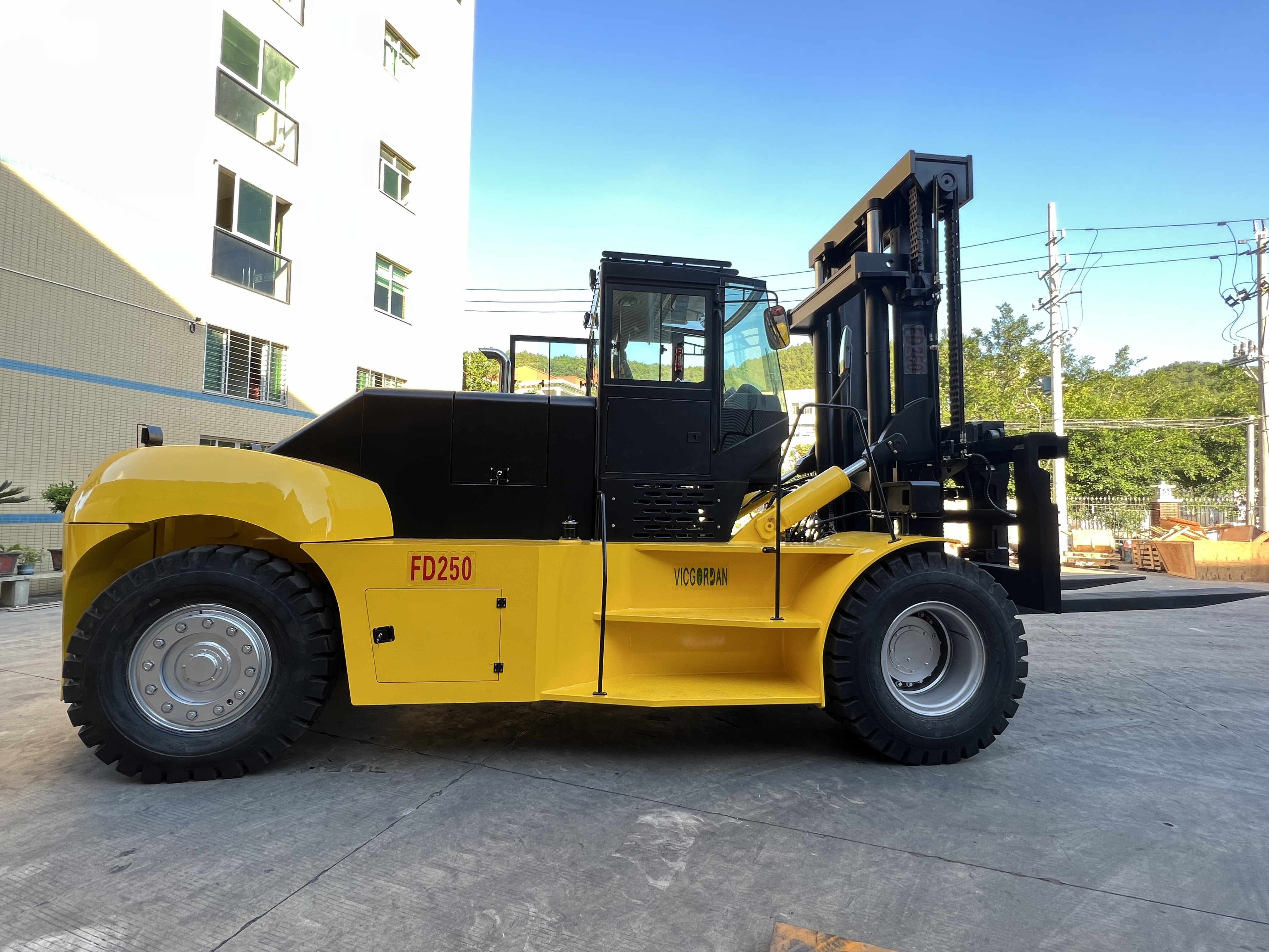 25 ton forklift