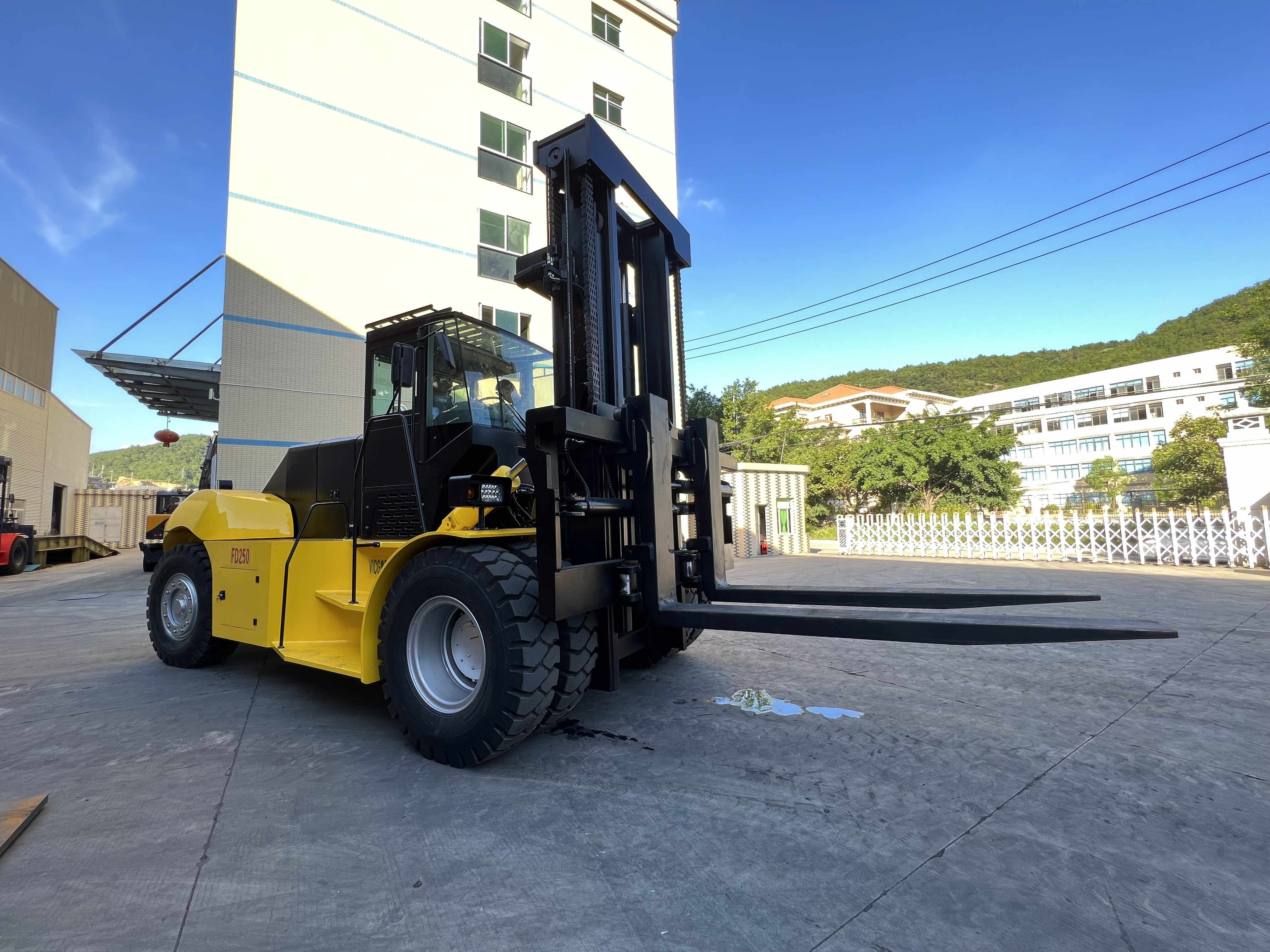 25 ton forklift