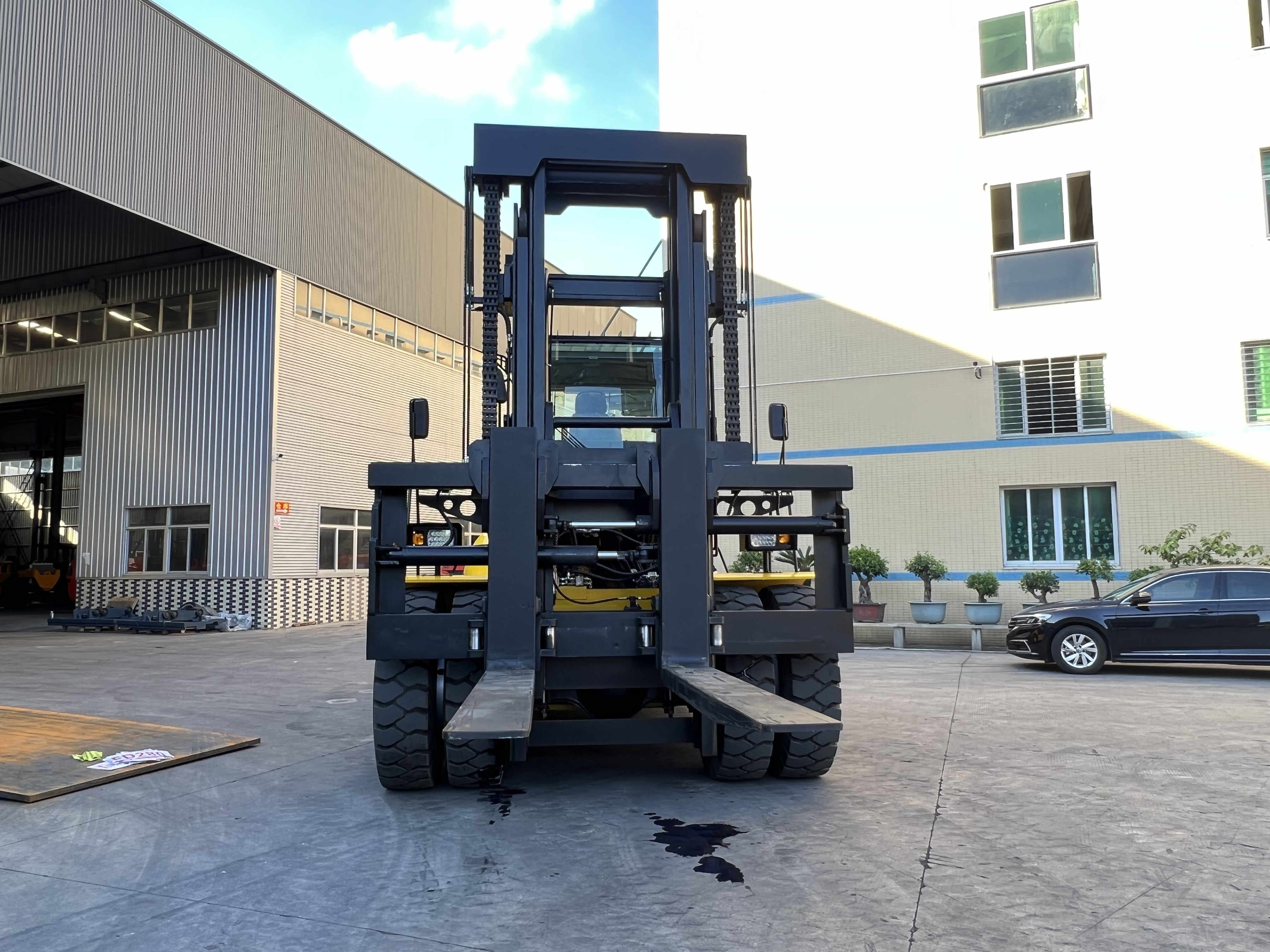 25 ton forklift