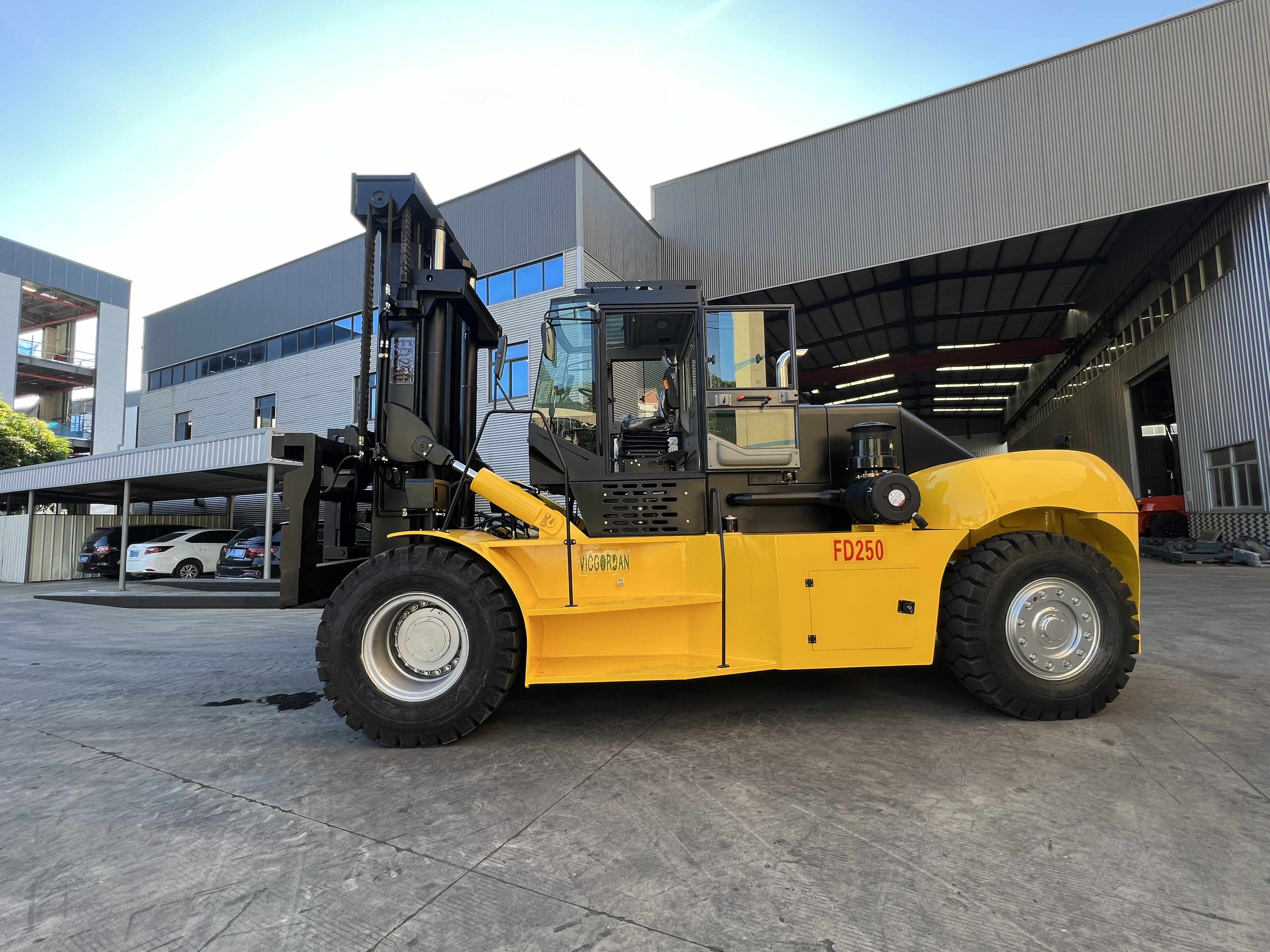 25 ton forklift