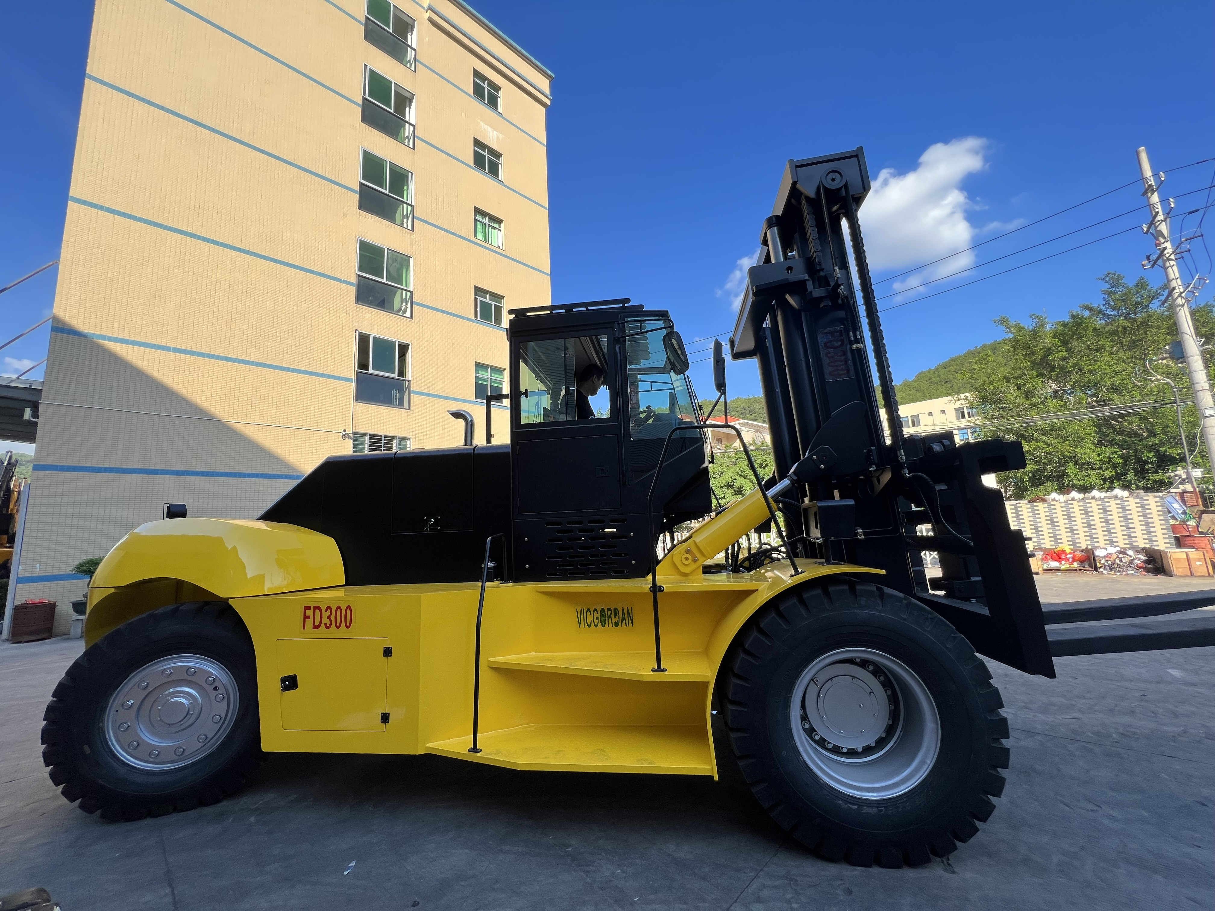 30 Ton Forklift