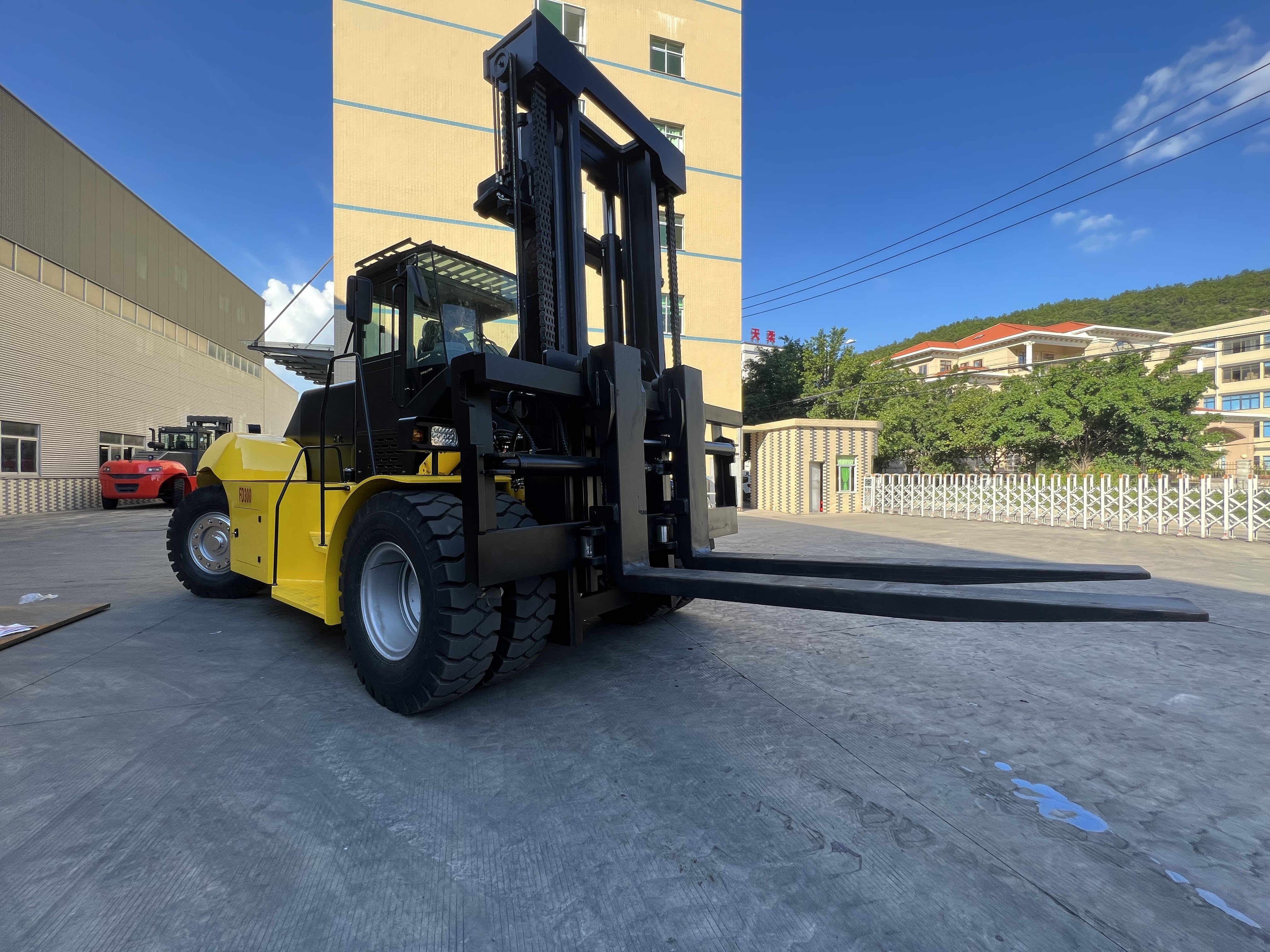 30 Ton Forklift