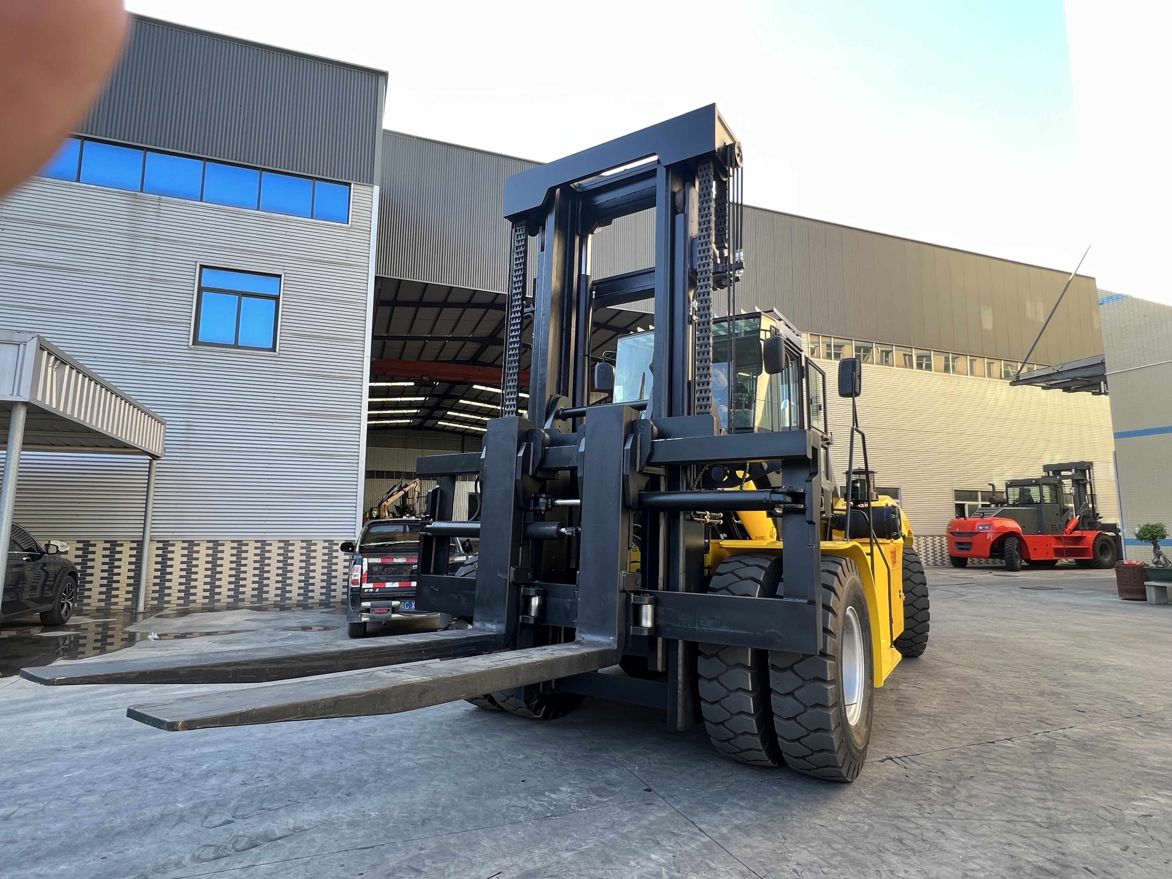 30 Ton Forklift