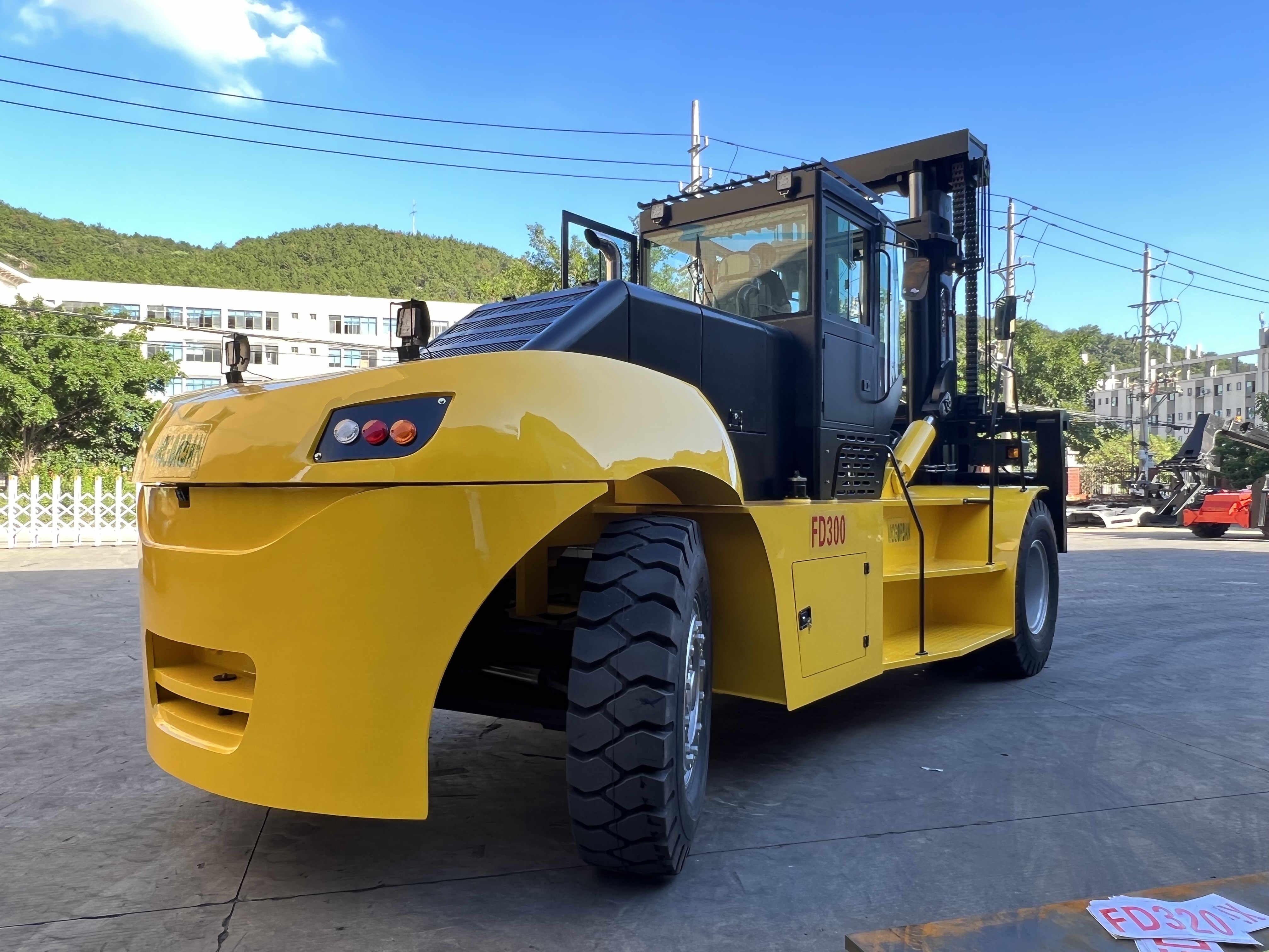 30 Ton Forklift