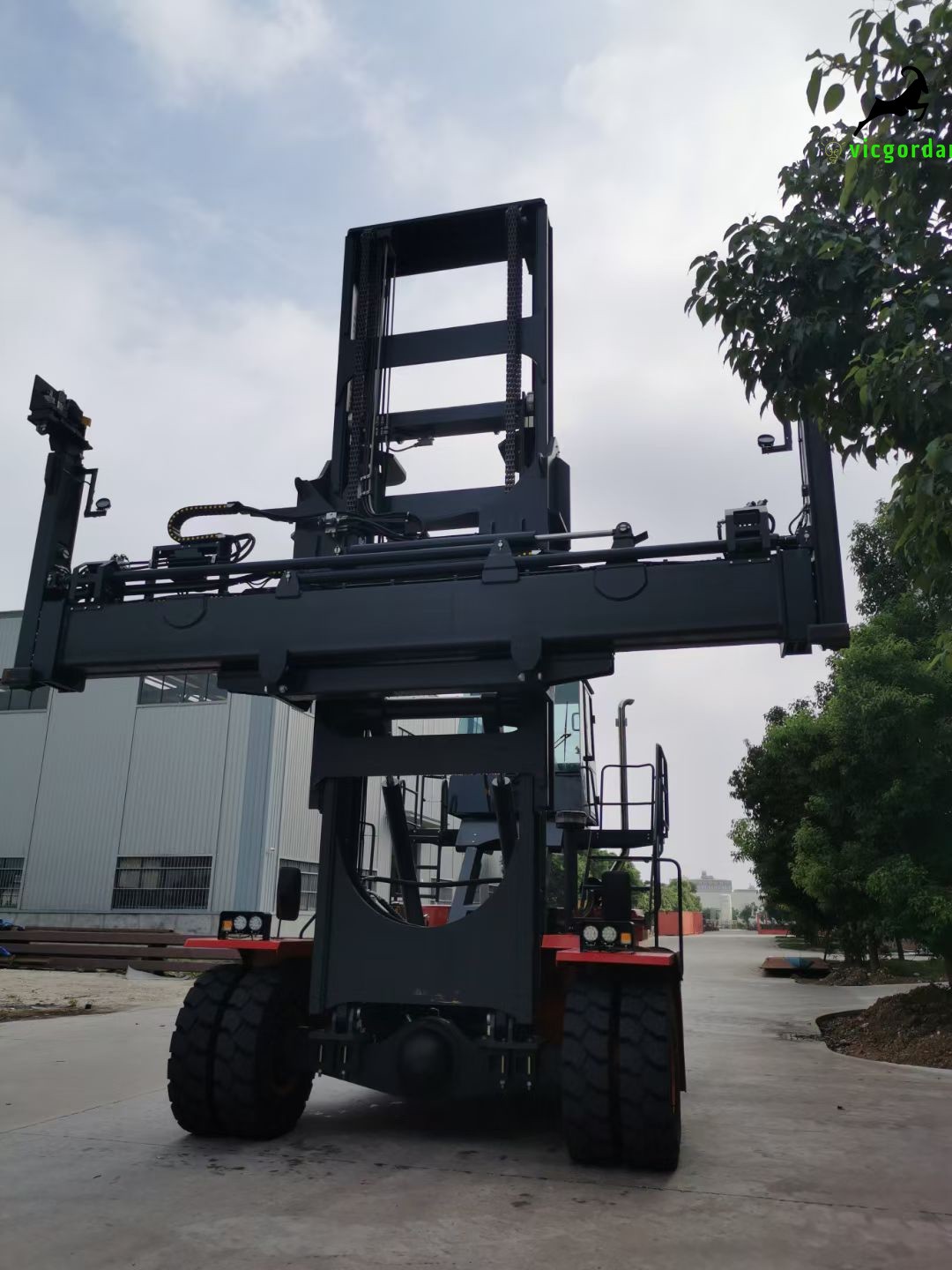 vicgordan 9 ton 8 height empty container handler is testing by inspector