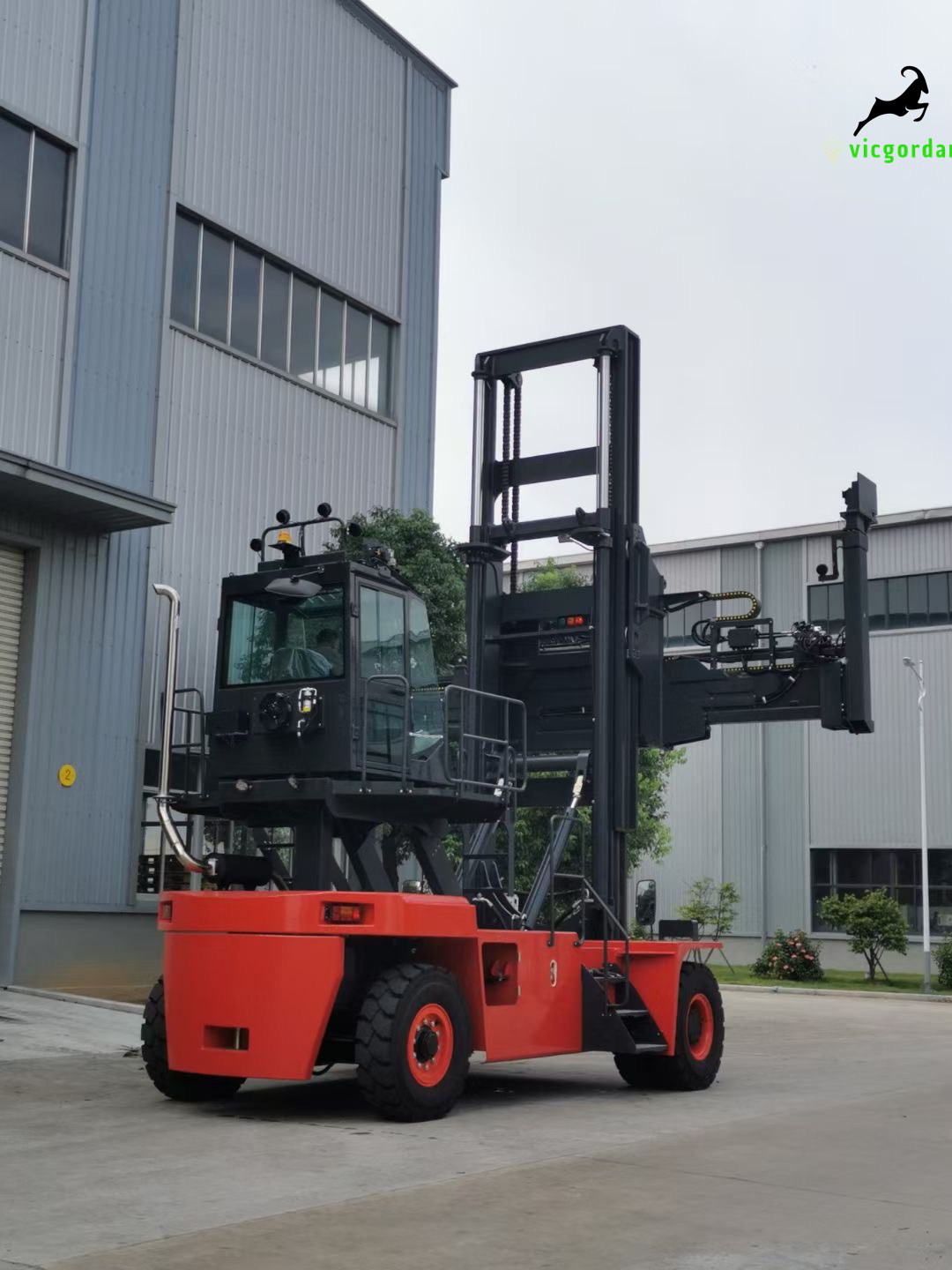vicgordan 9 ton 8 height empty container handler is testing by inspector