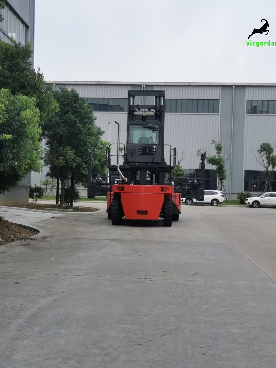 vicgordan 9 ton 8 height empty container handler is testing by inspector