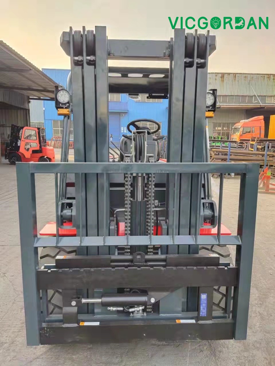 Vicgordan 5 ton forklift with high class engine and mast is going to Chile