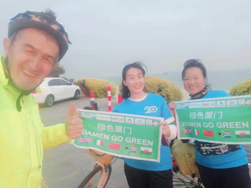 Vicgordan is sponsor go green using a bicycle to explore china