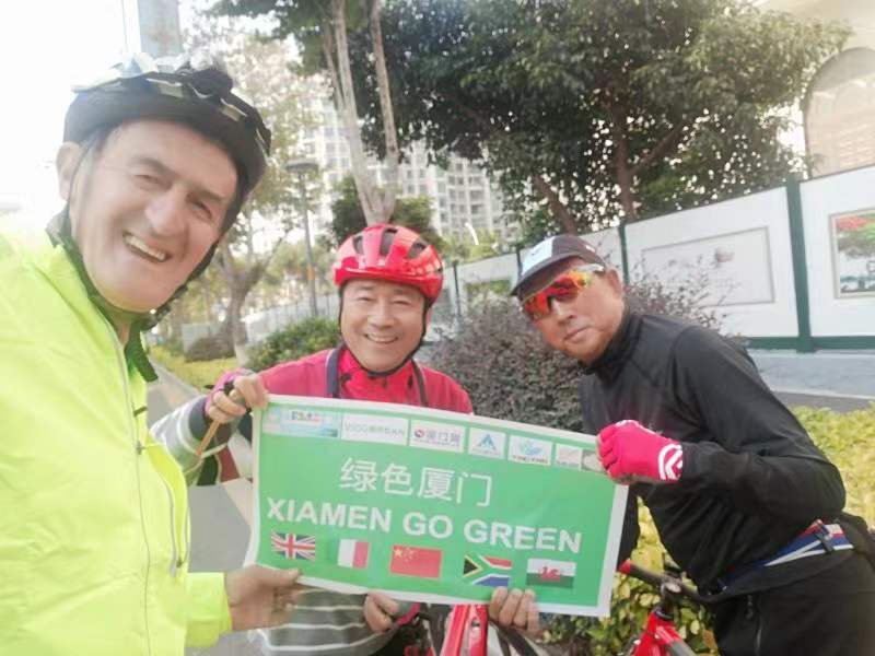 Vicgordan is sponsor go green using a bicycle to explore china