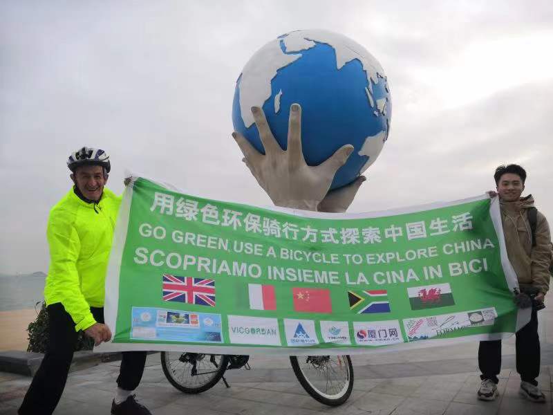 Vicgordan is sponsor go green using a bicycle to explore china