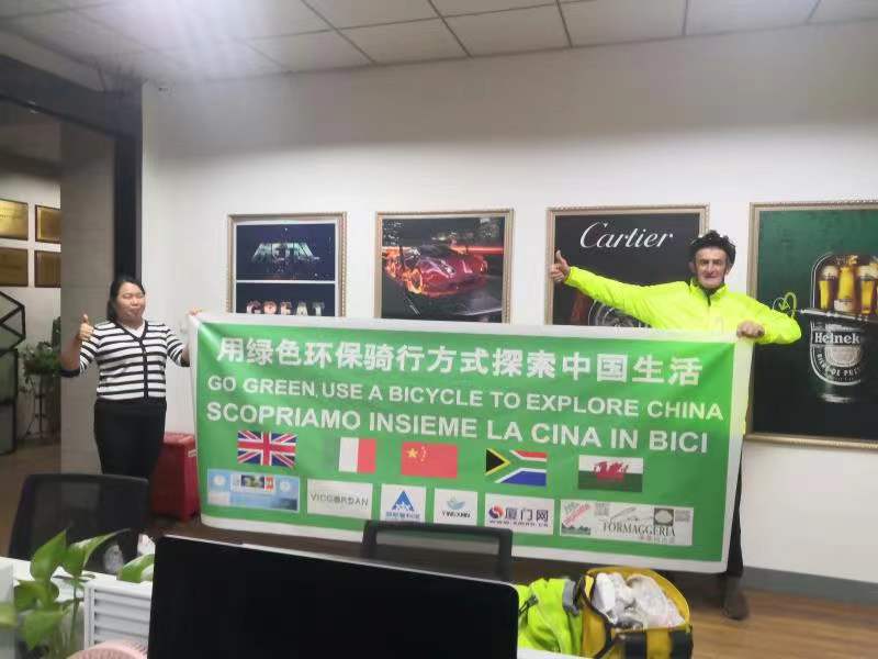 Vicgordan is sponsor go green using a bicycle to explore china