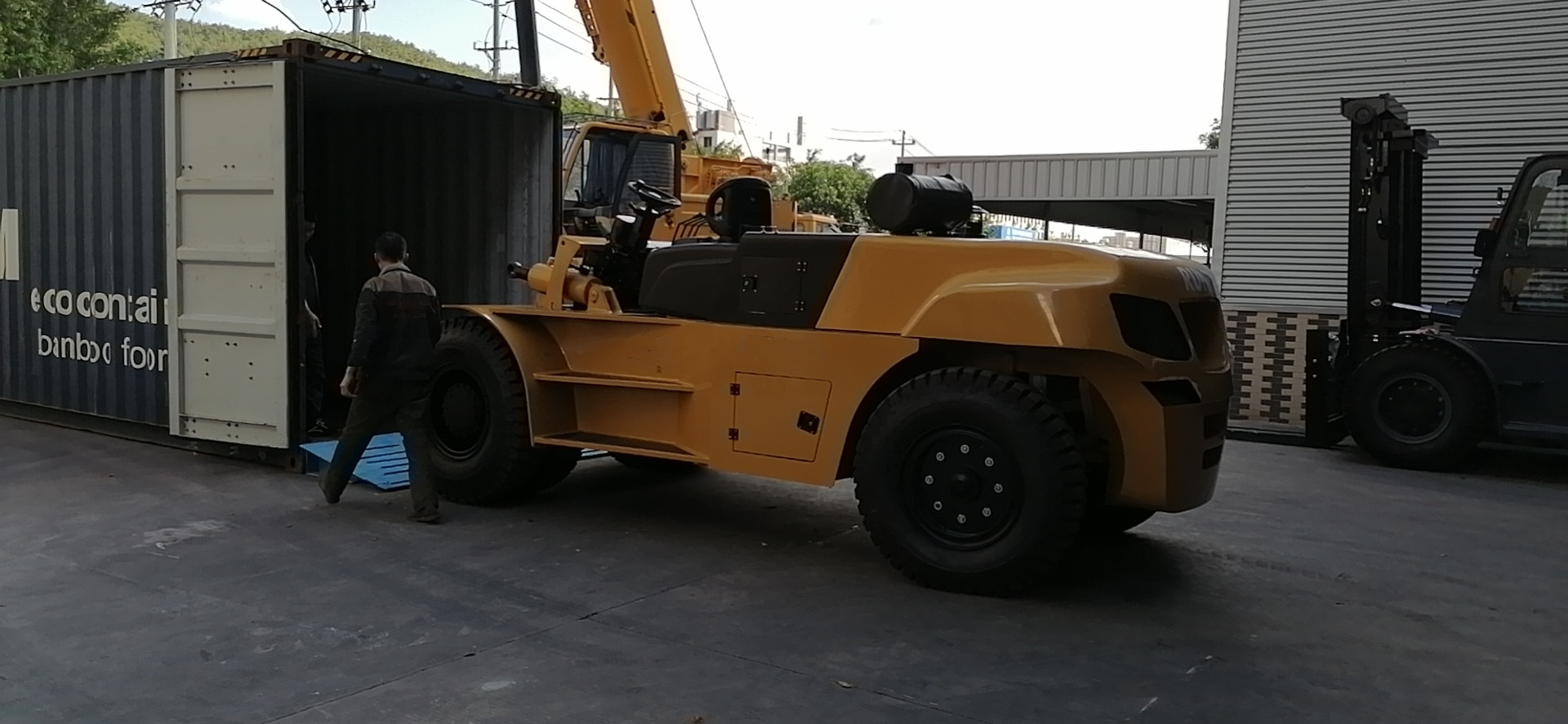 13.5 ton diesel forklift