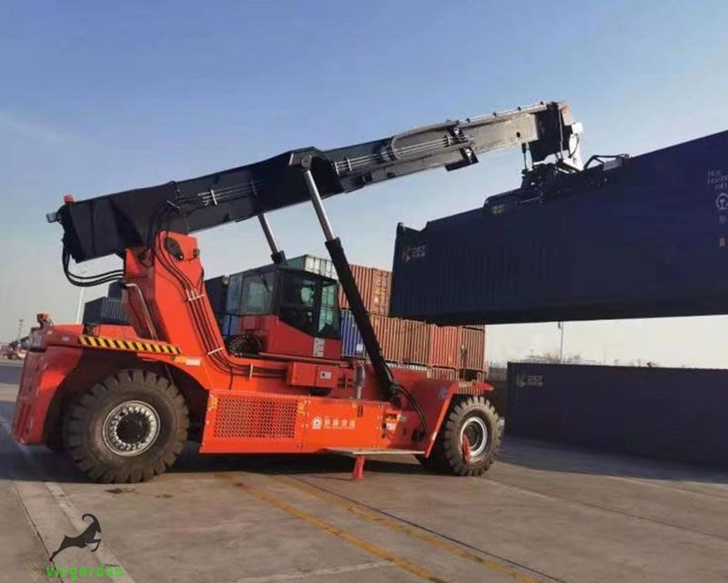 40 Ton Reach Stacker