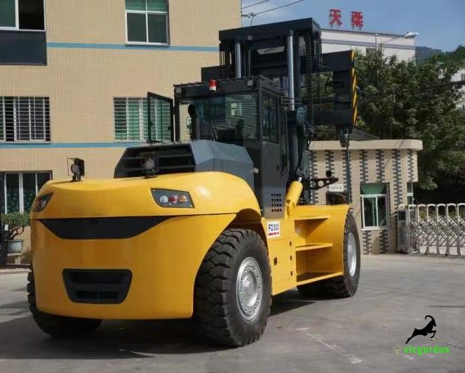 30 Ton Forklift