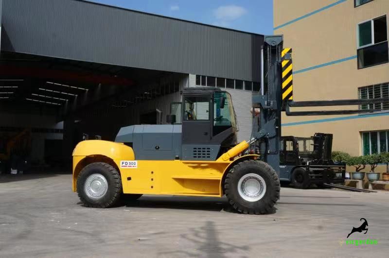 30 Ton Forklift