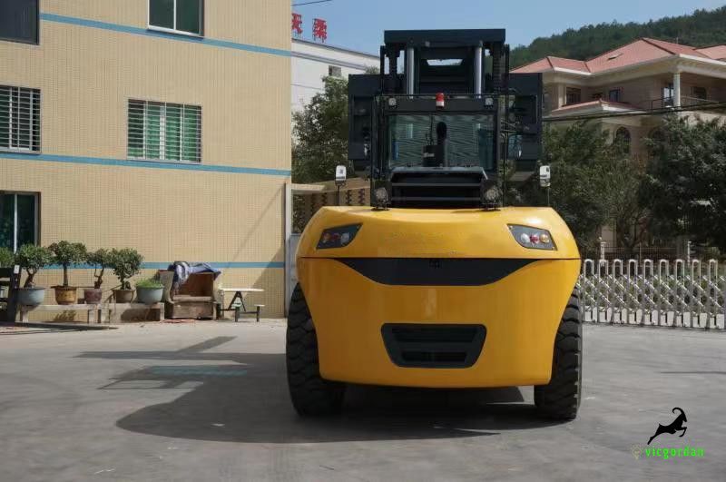 30 Ton Forklift