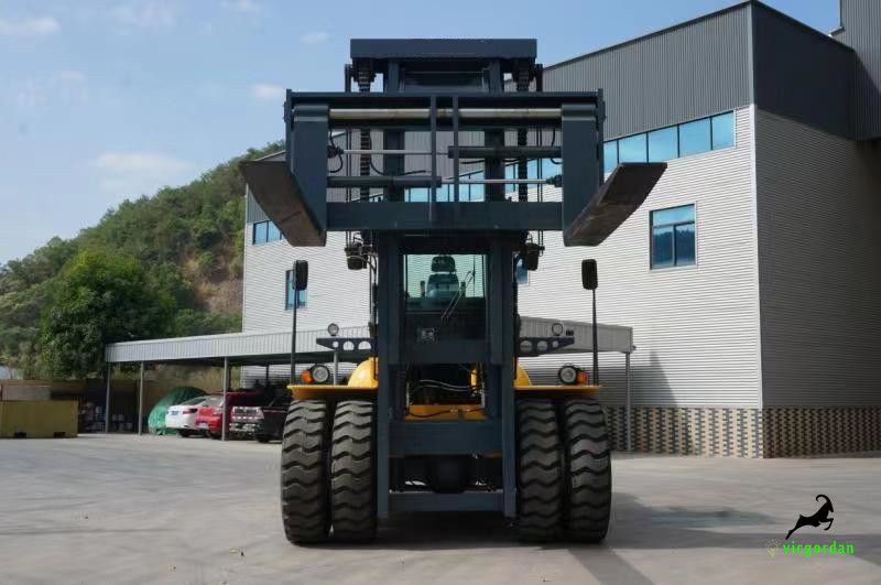 30 Ton Forklift