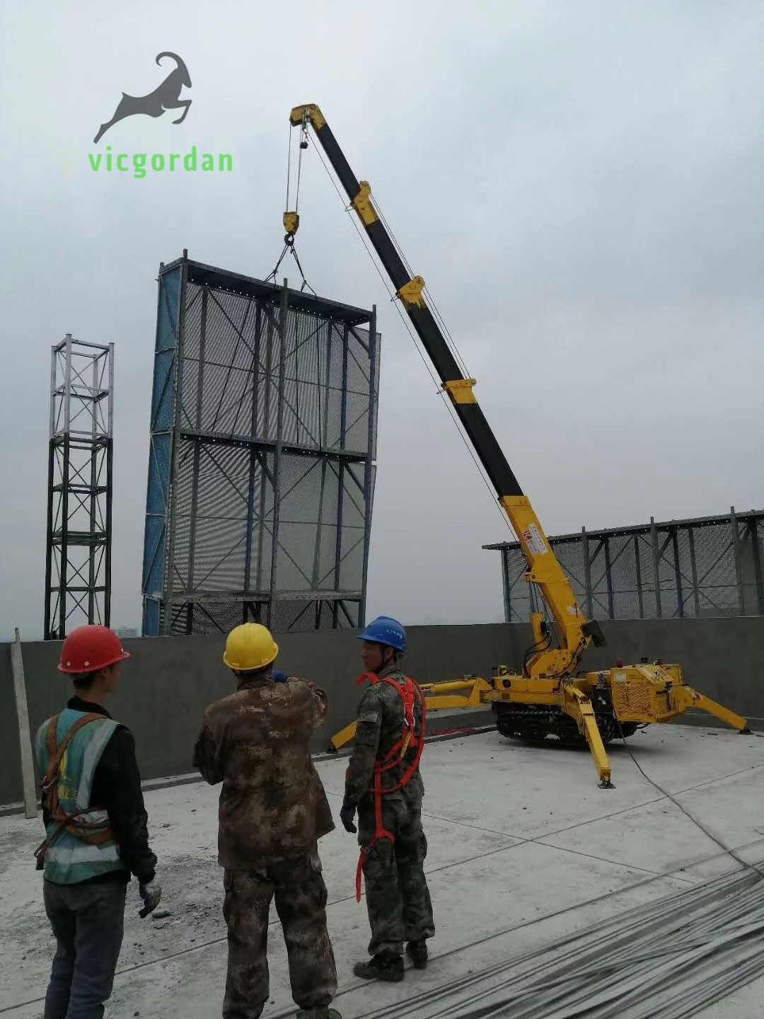 On April 26th, 2018 On the top of high build with narrow workplace Our Vicgordan spider cranes VSC295 is good helper