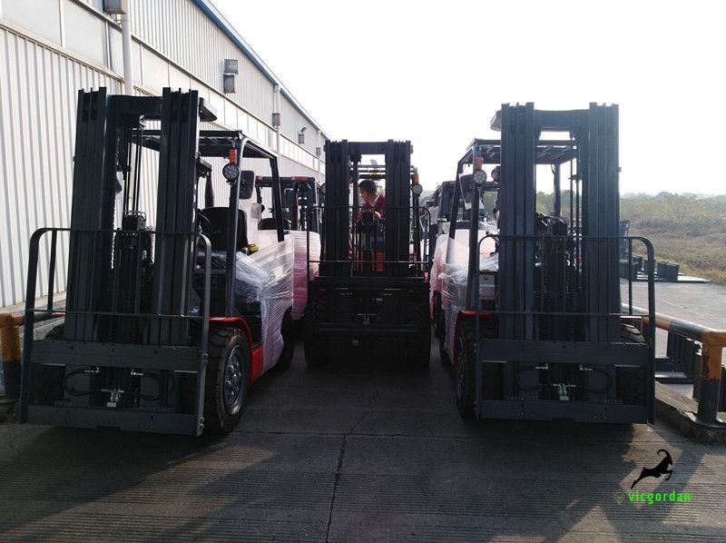 On Mar 1st, 2021 20 units New lithium battery with 3 ton forklift going to Latin America 3-3.5 ton lithium battery Forklift diesel vehicle quality reputation+ne