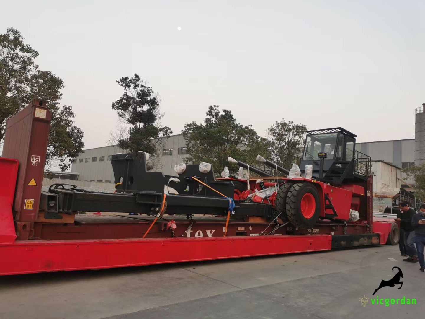 3On Aug 10, 2018 Vicgordan 45 ton reach stacker is going to china port for his busy work.