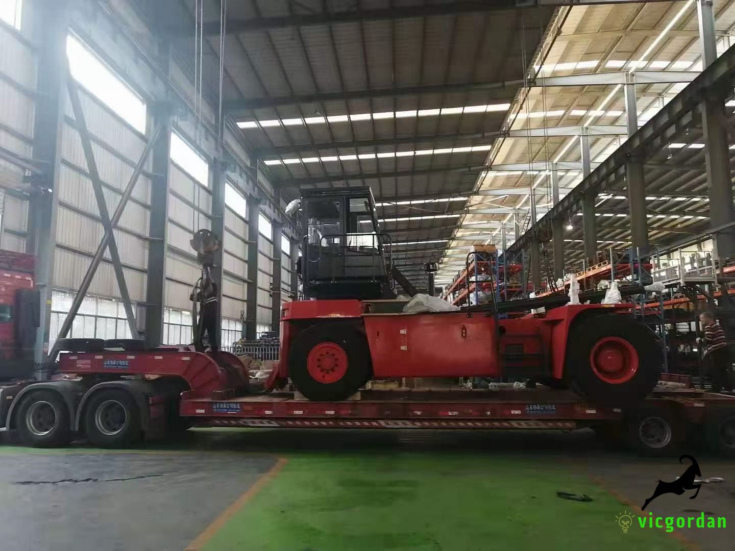 On January 30, 2016 Vicgordan 8 ton empty container handler with 7 h is going to our customer’s container yard. Keep going to support our clients