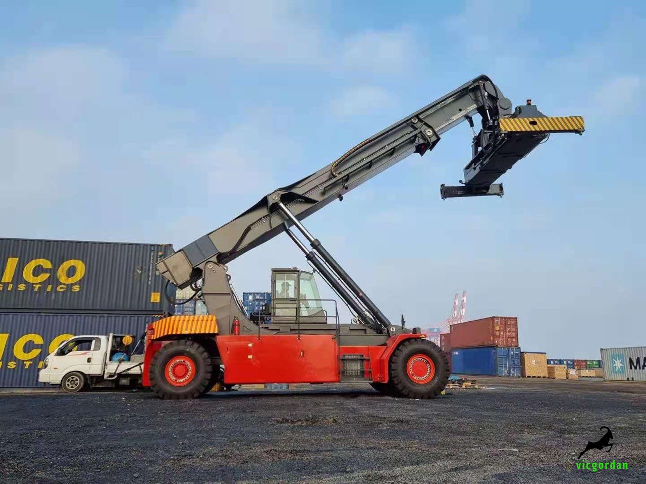 Location Korea, 45 ton Recah stacker with T4F engine