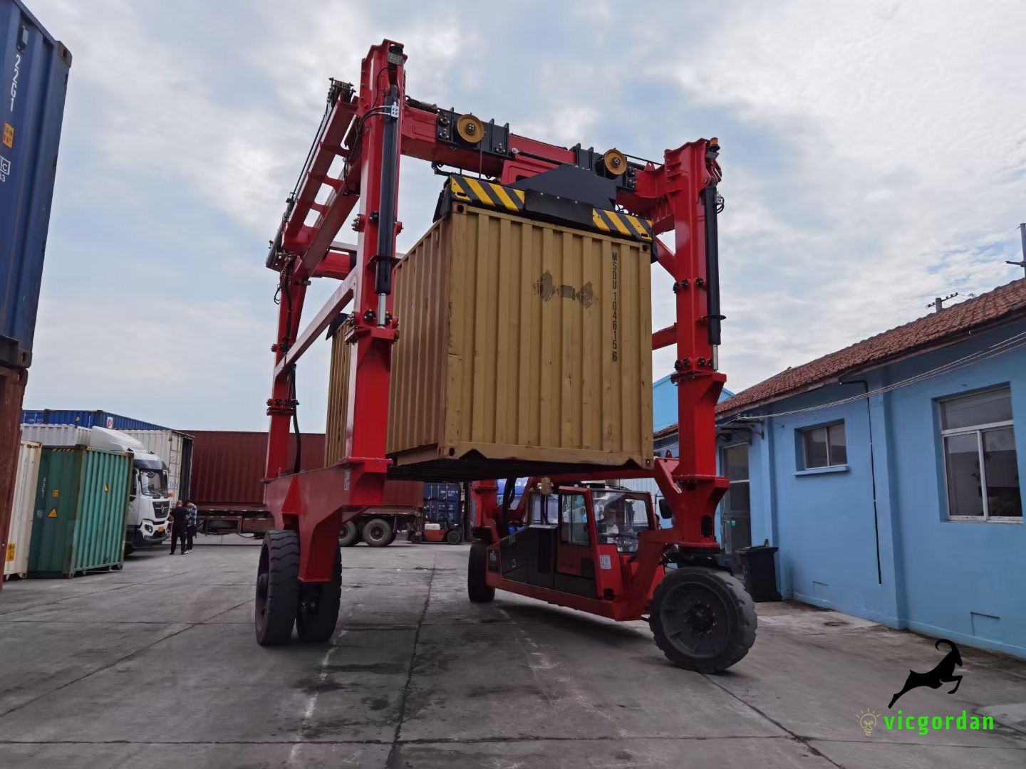 2021.20th Mar. Our Vicgordan 35 ton straddle carrier for container yard going to South africa market After 4 month R&D and Rigorous testing. It with 4 units sol