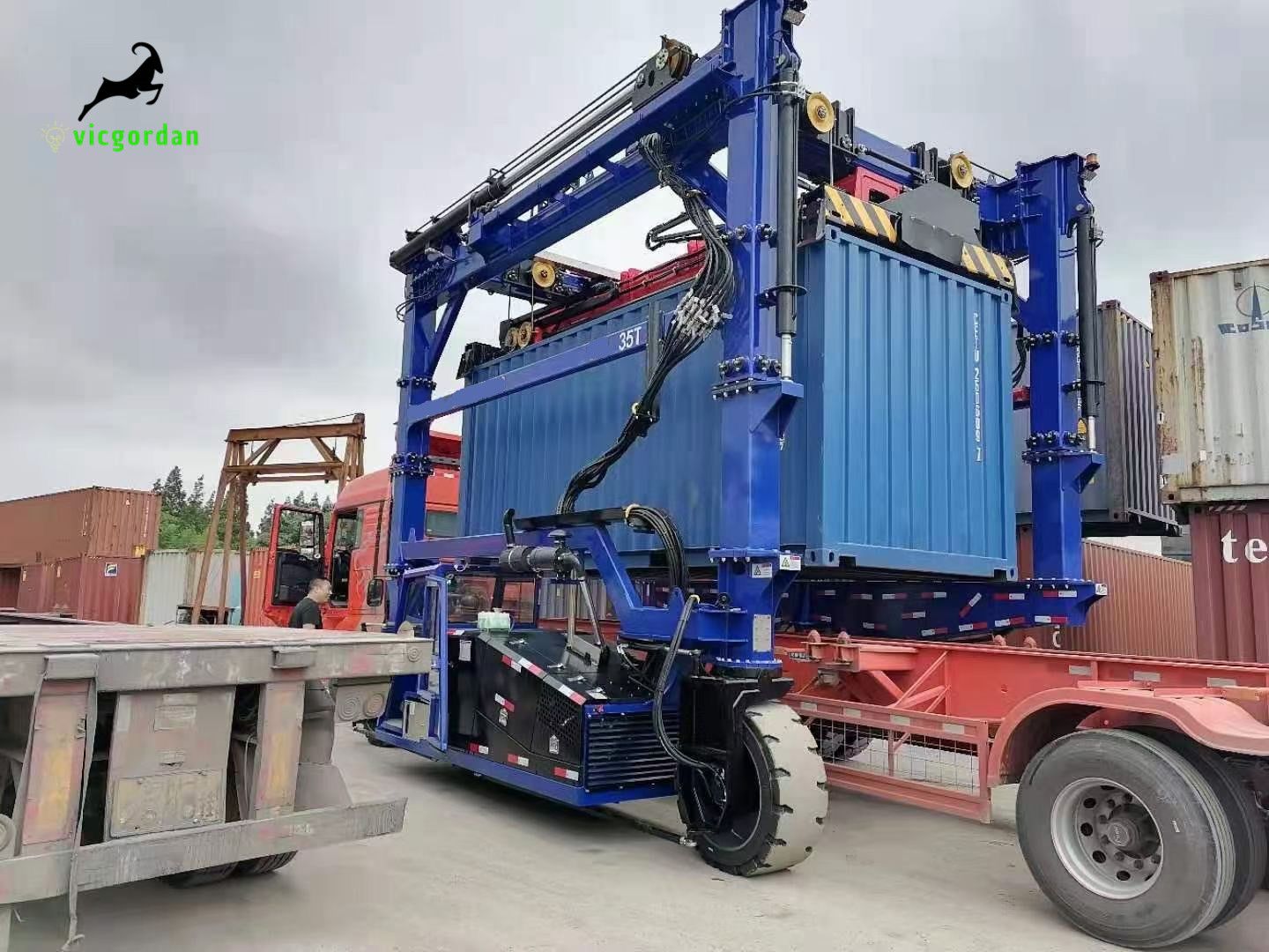 2020.15th Mar. Our Vicgordan 35 ton straddle carrier for container yard going to Nigeria market After 3 month R&D and Rigorous testing. It with 4 units solid ti