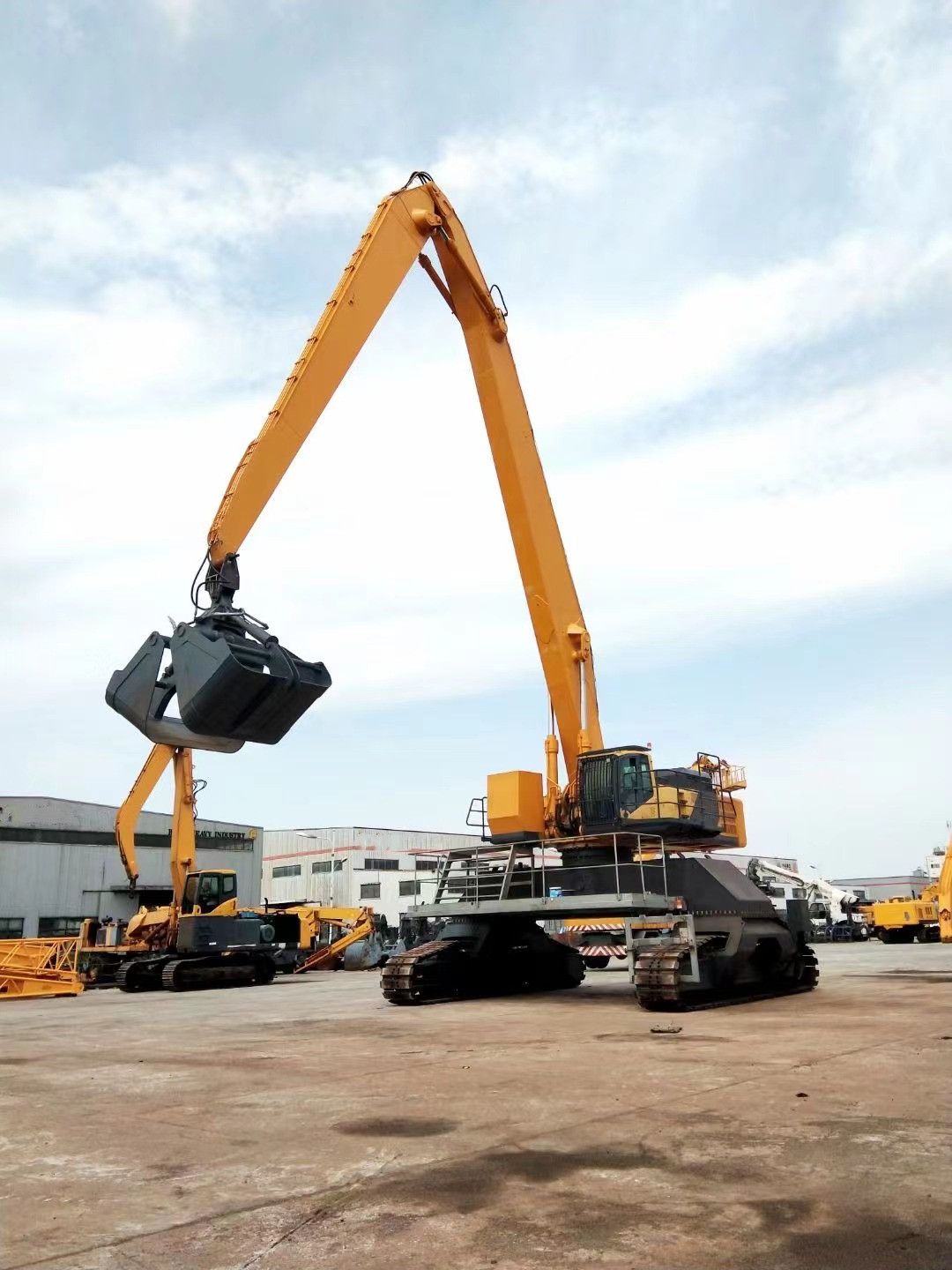 VicGorDan 120 ton material handler is ready going to Indonesia