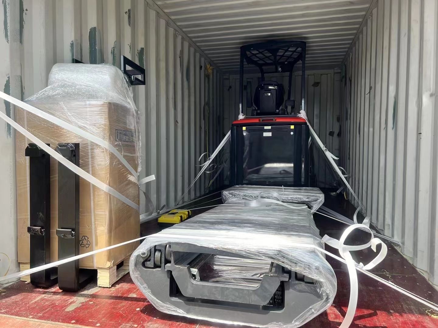 VicGorDan 2 units 3 ton 10 m VNA forklift are going to Africa