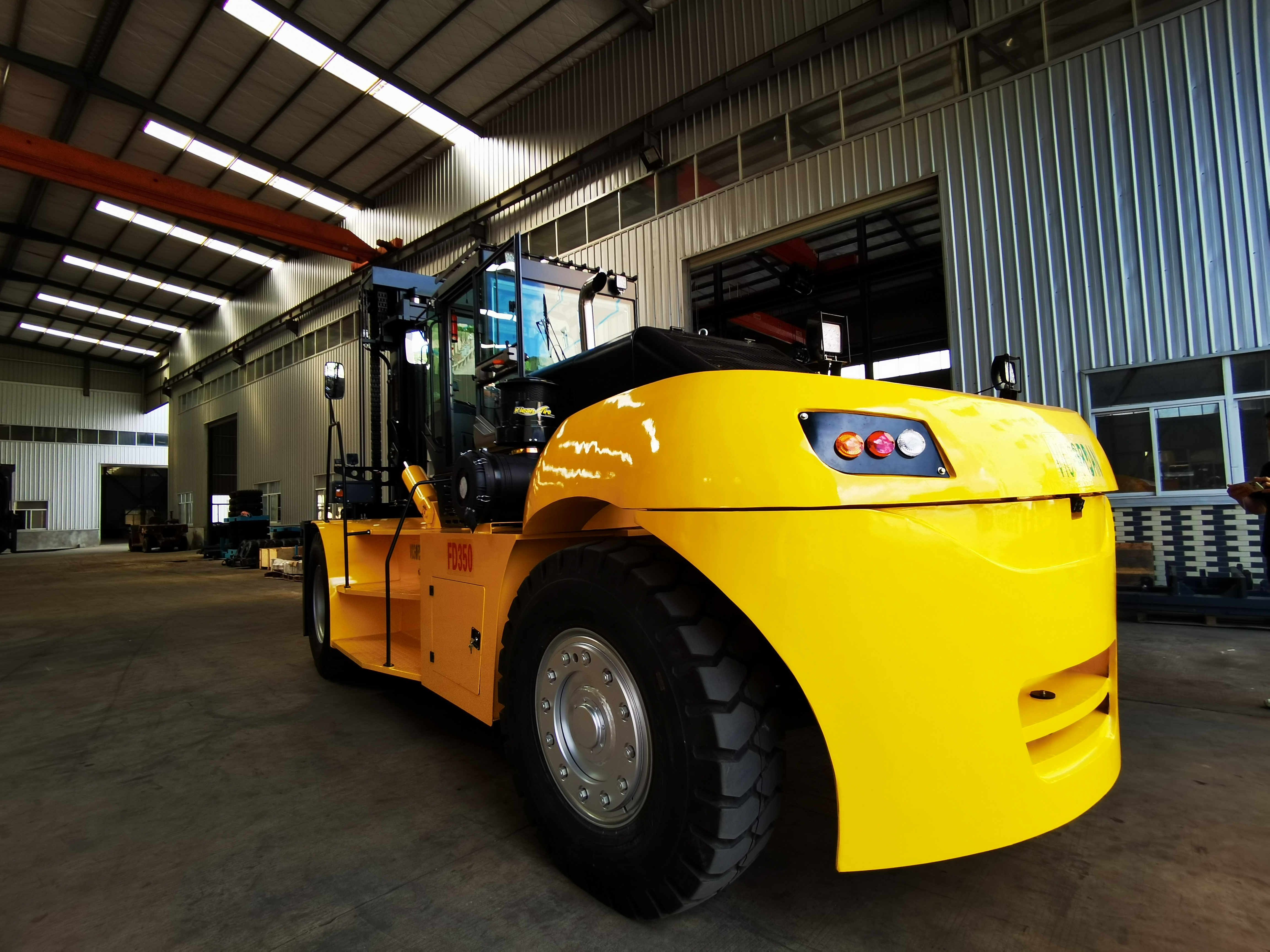 35 ton forklift