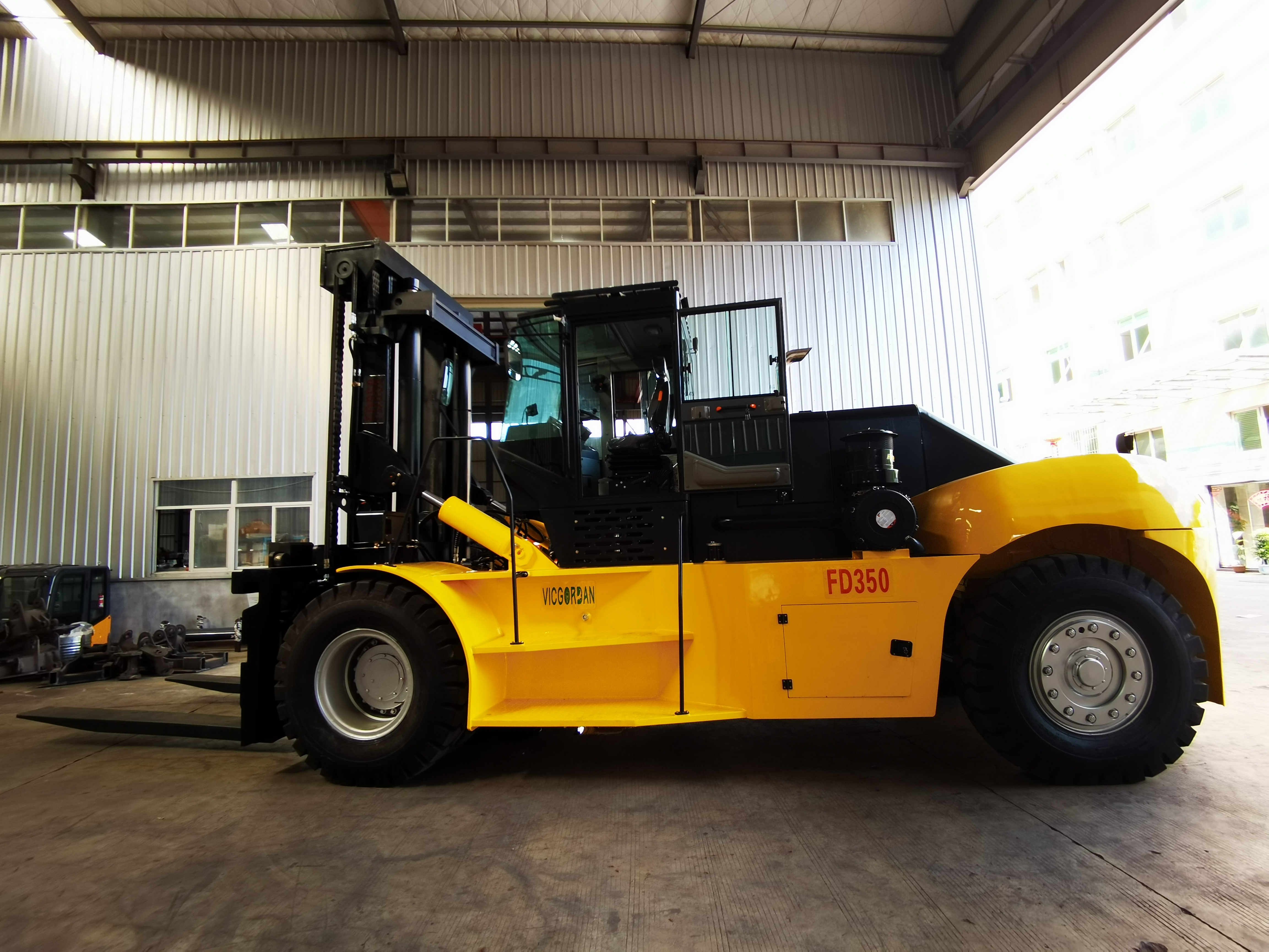 35 ton forklift