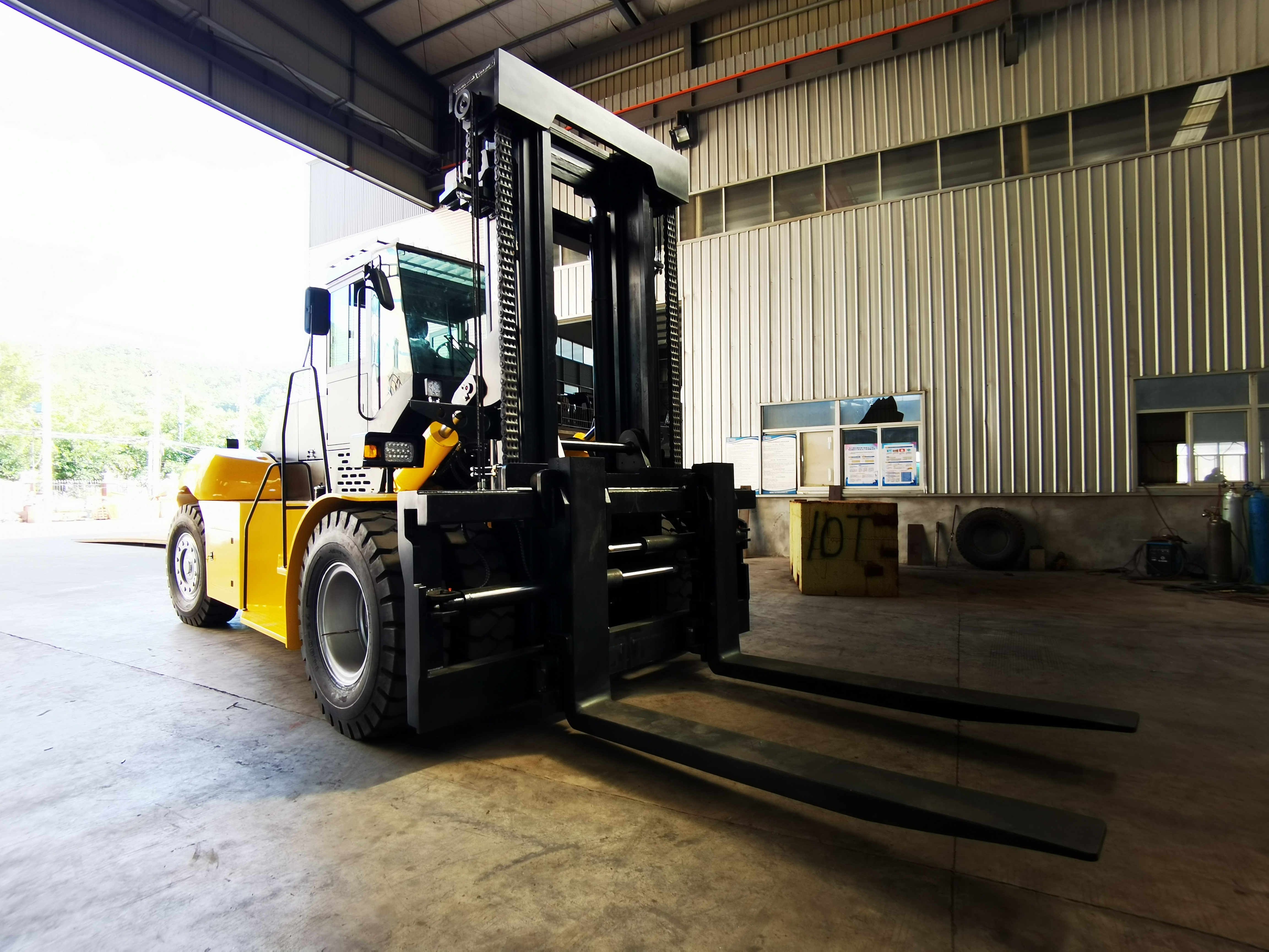 35 ton forklift