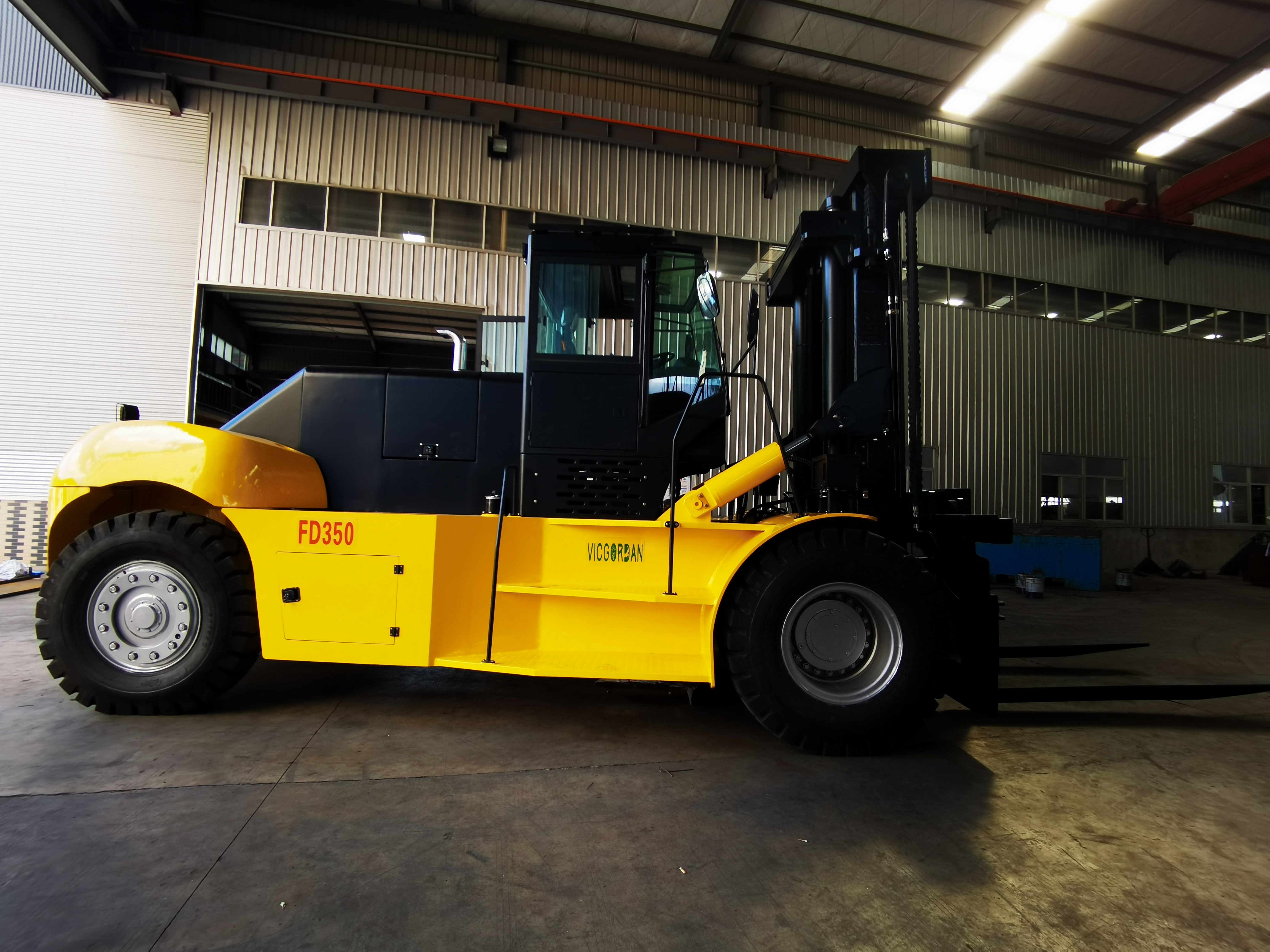 35 ton forklift