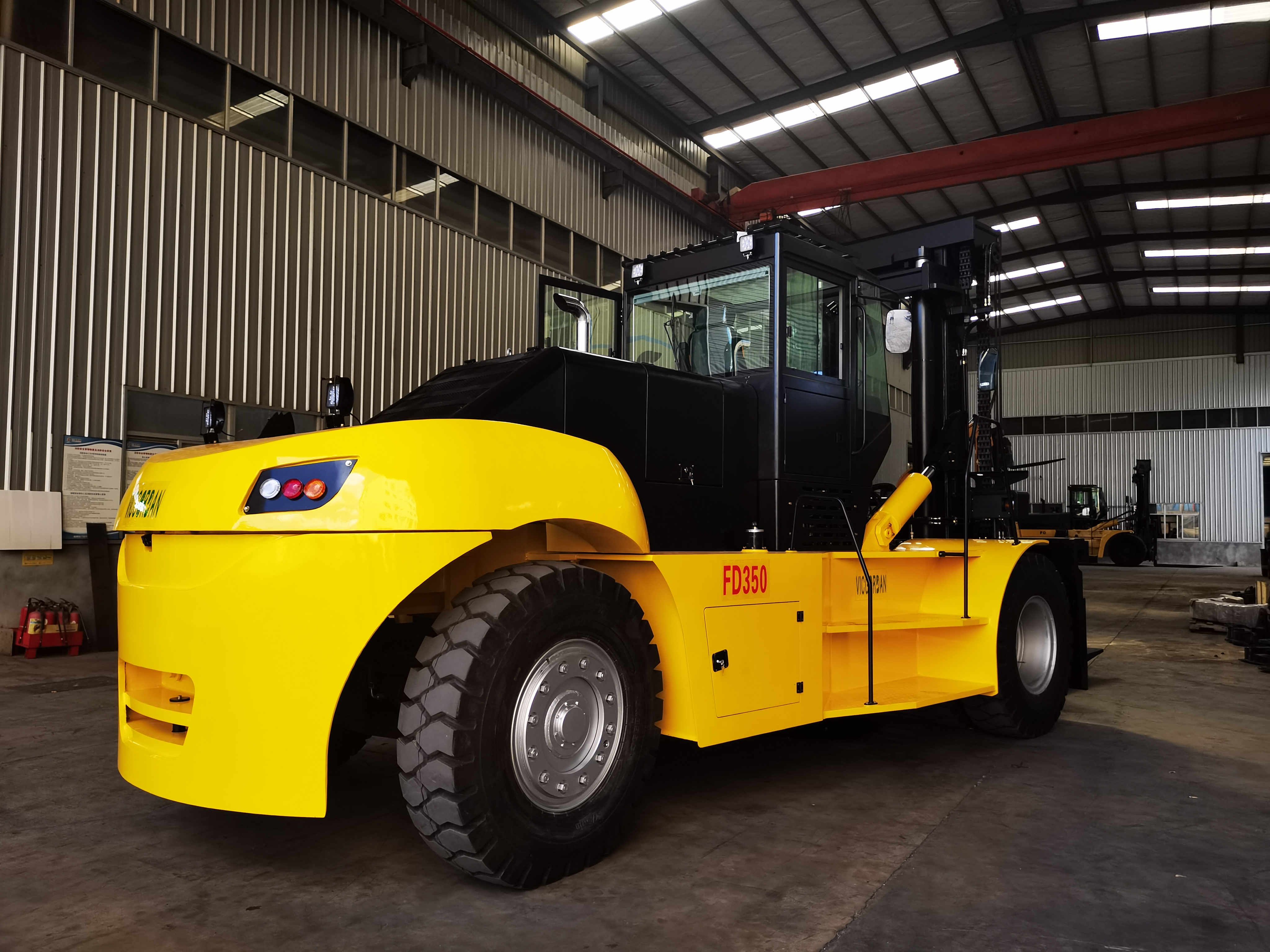 35 ton forklift