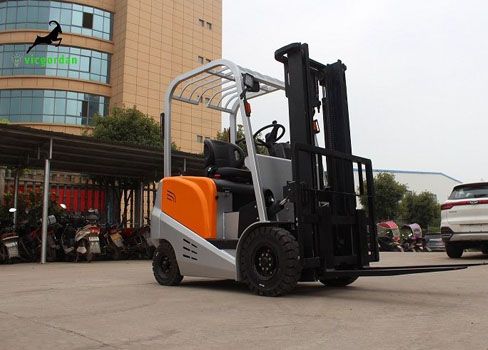 What Are the Advantages of Forklifts?