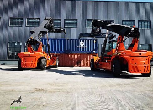 What Are the Advantages of a Reach Stacker?